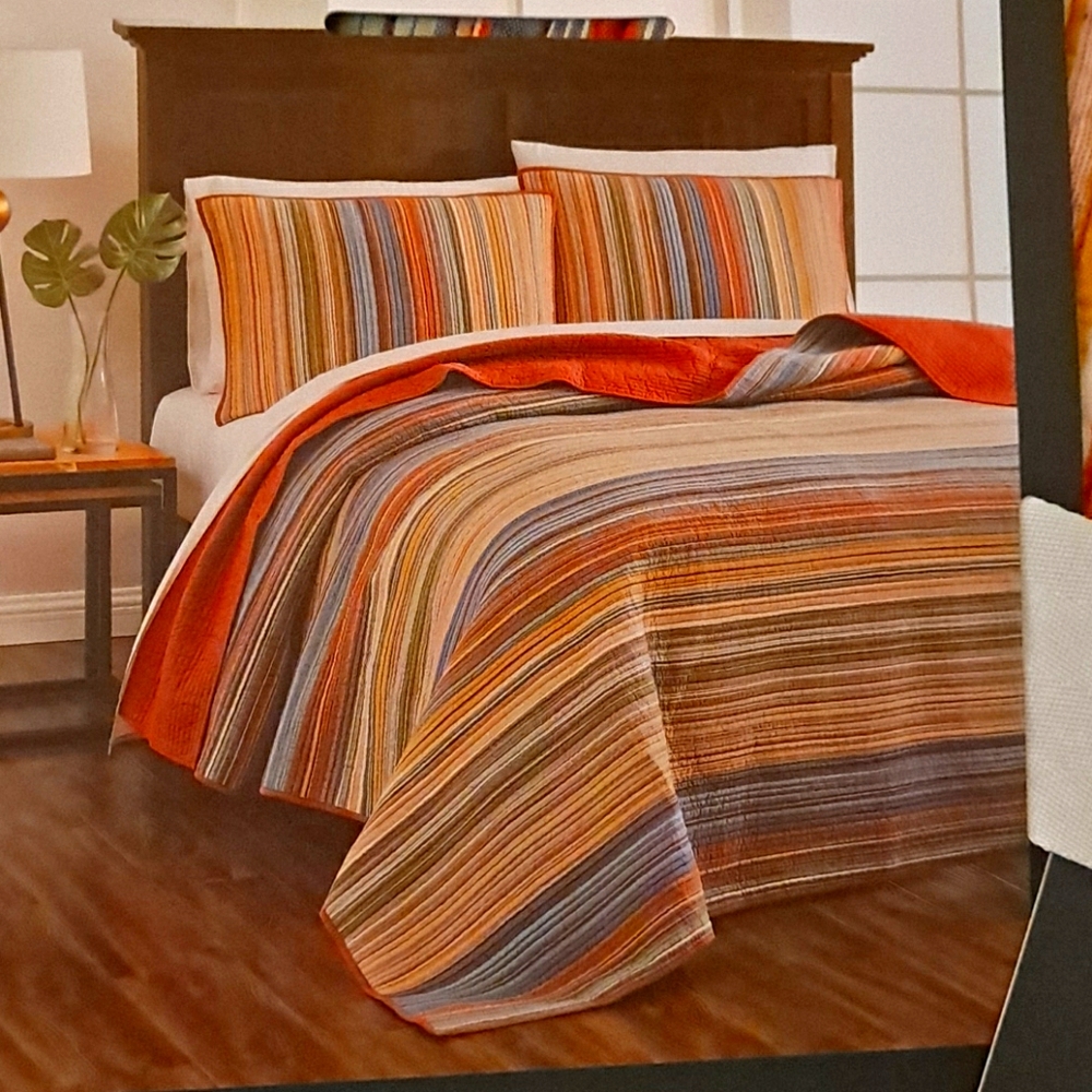 New quilt and standard pillow shams